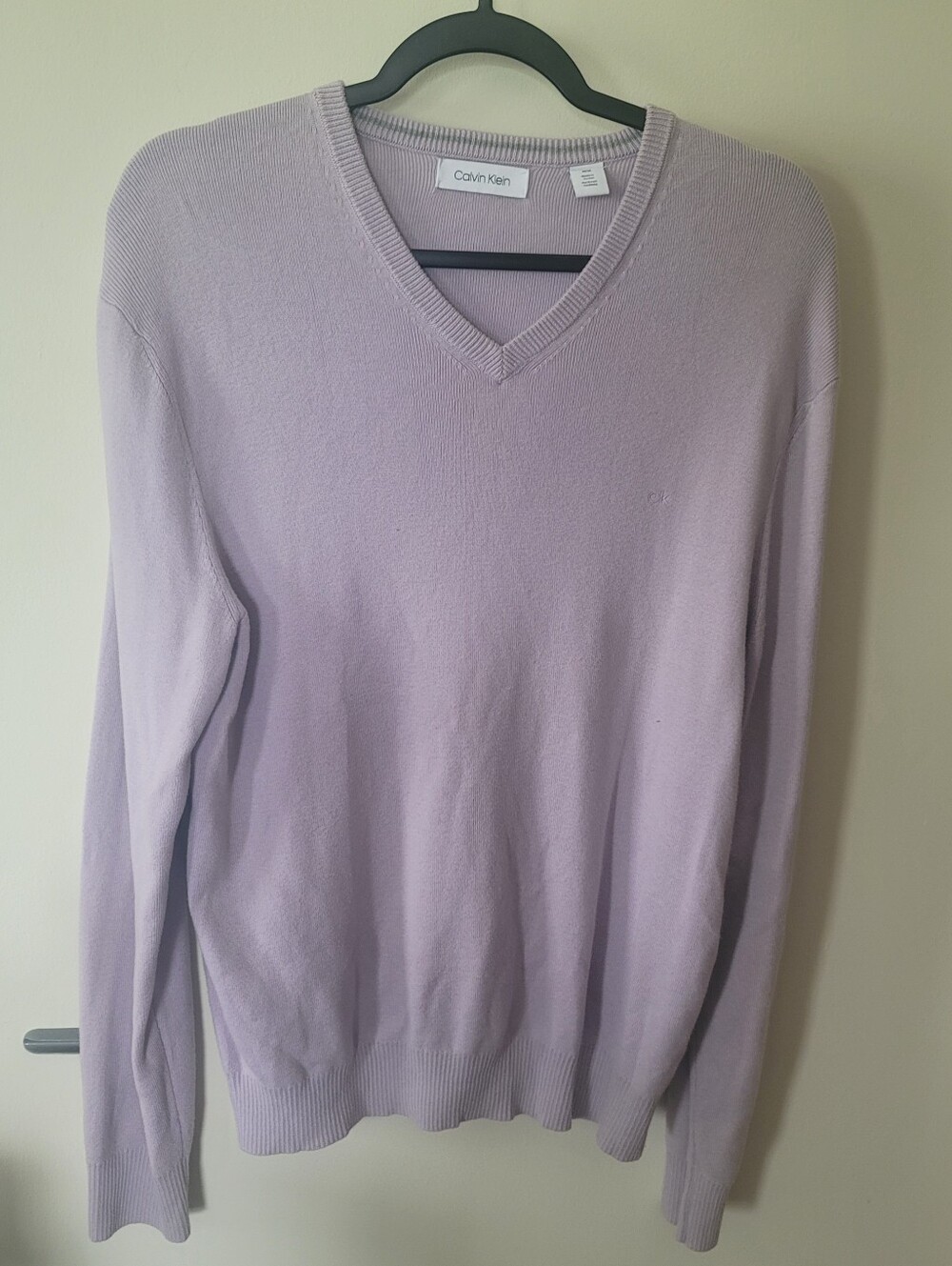 Calvin Klein Men's Light Lavender V-Neck Sweater